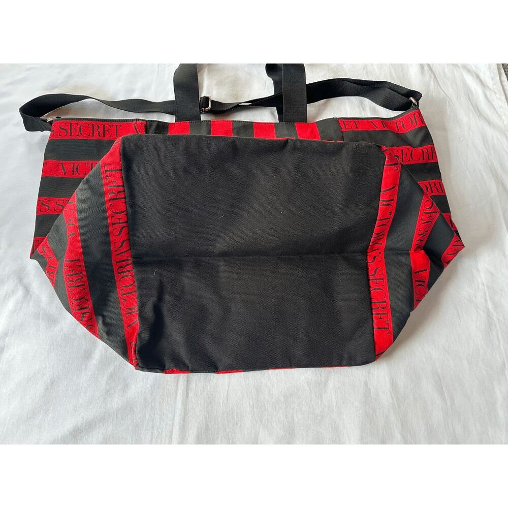 Victoria's Secret Red/Black Striped Large Tote/Beach Bag, NWT, Zipper, Crossbody - Picture 4 of 10